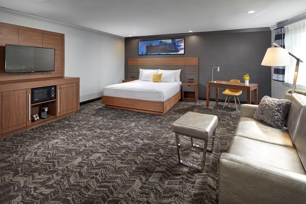 Studio Inn & Suites At Promenade Downey Ngoại thất bức ảnh