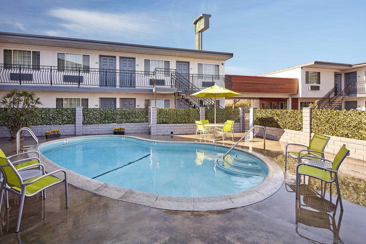 Studio Inn & Suites At Promenade Downey Ngoại thất bức ảnh