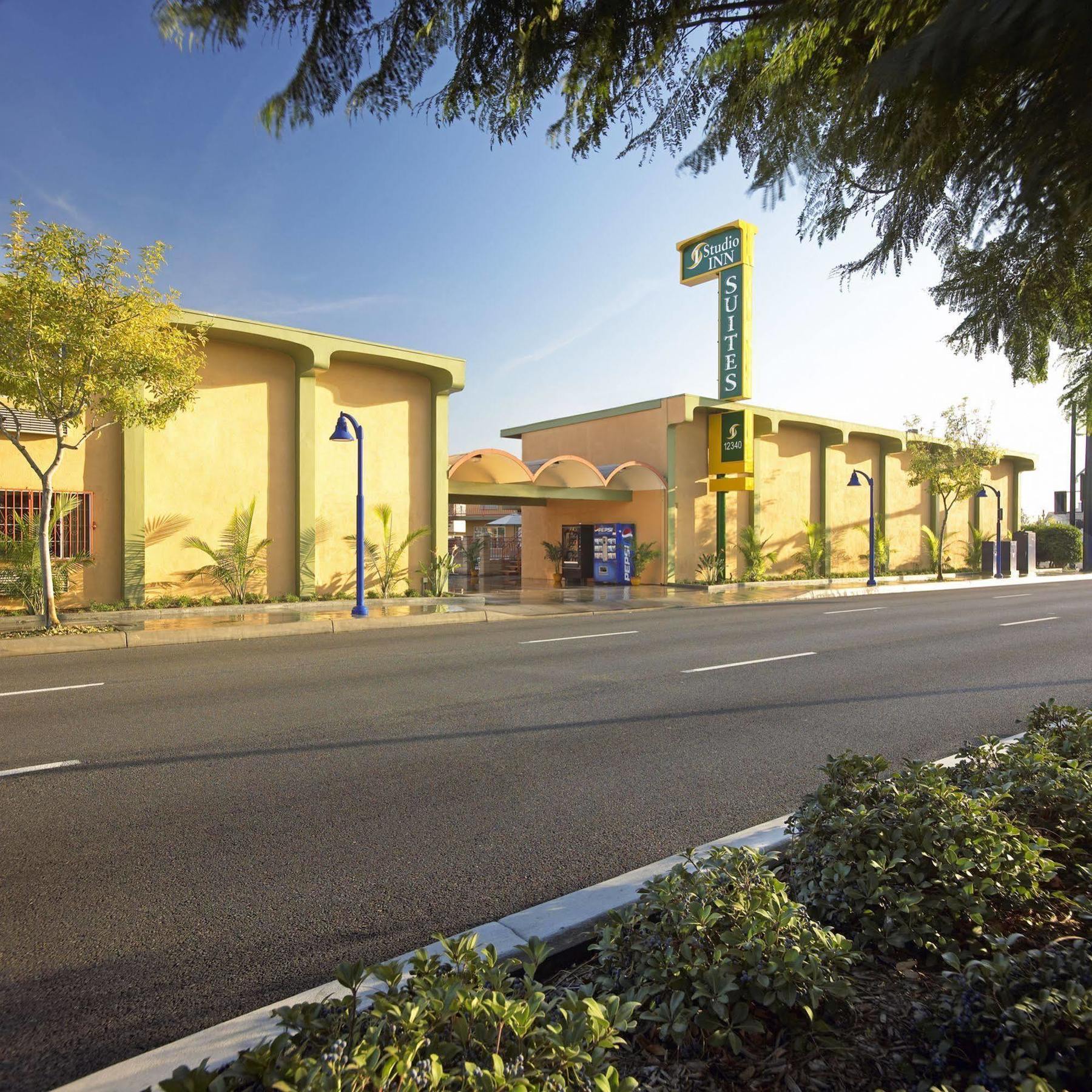 Studio Inn & Suites At Promenade Downey Ngoại thất bức ảnh