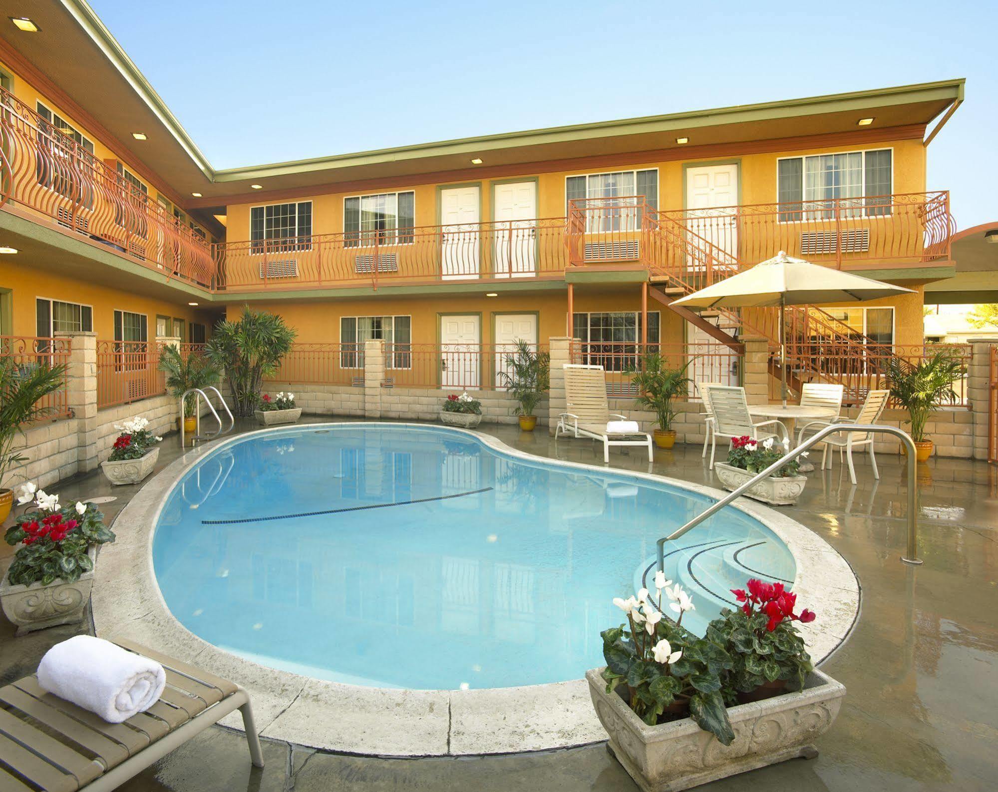 Studio Inn & Suites At Promenade Downey Ngoại thất bức ảnh