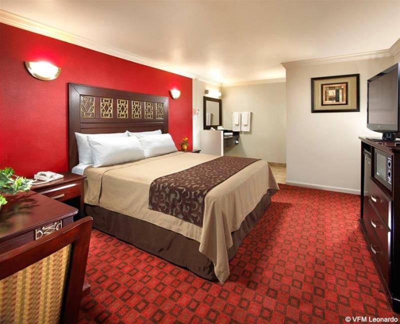 Studio Inn & Suites At Promenade Downey Ngoại thất bức ảnh